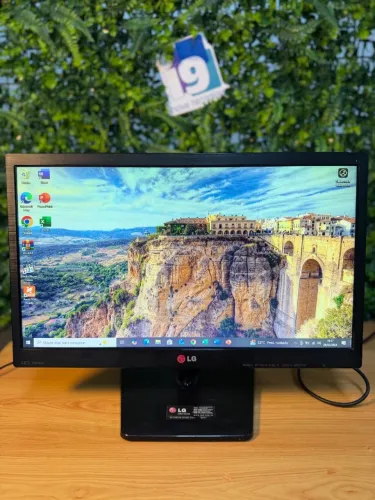 Monitor LG  20EN33SSA  LED  20 Polegadas   60Hz  VGA   3 meses de garantia