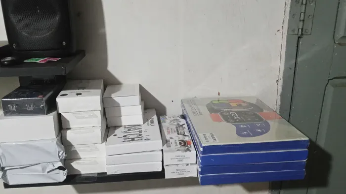 Kit relógios+fones bluetooth+carregador todos no os lacrados