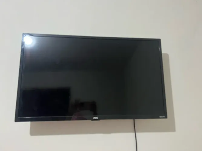 Televisão semi nova 