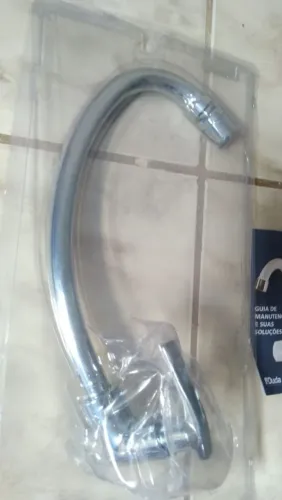 Mangueira com aproximadamente uns 3 metros + torneira de inox (torneira nunca foi usada)