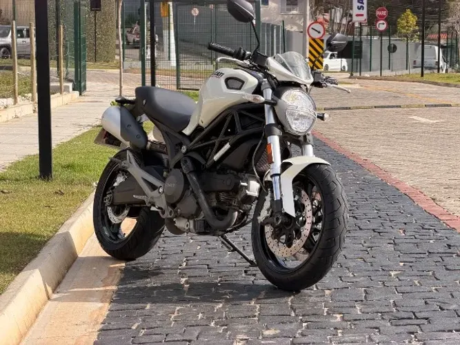 Ducati Monster 696
