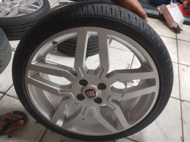 Jogo de Rodas Fiat Aro 18 com Pneus