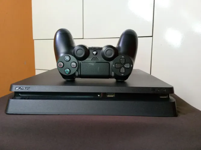 PlayStation 4 Slim 500GB DESBLOQUEADO + jogos instalados 