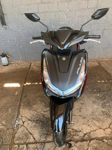 MOTO YAMAHA 125 HIBRIDA PRETA