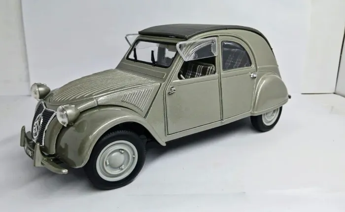 Miniatura Citroen 2CV 1/18 Maisto