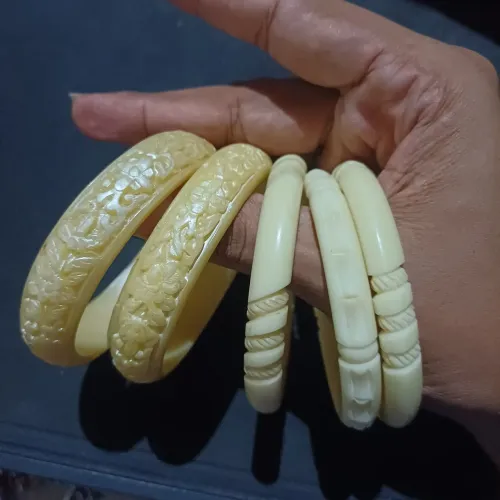 5 braceletes antigos em baquelite
