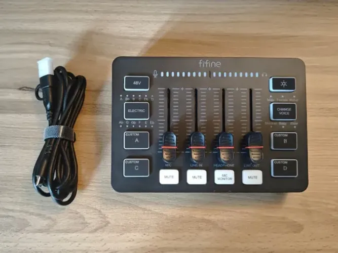 Mixer de Áudio FIFINE Ampligame SC3 - Preto