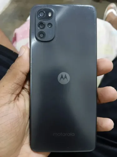 Moto g22 vender logo umas linhas no topo da tela mais nao influencia em nada 
