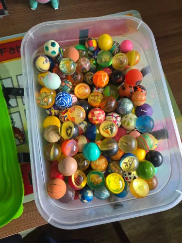 Bolinhas de máquina saltadoras