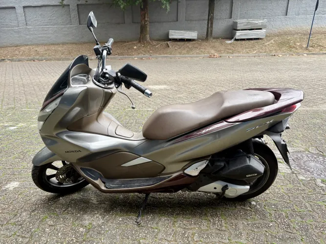 Moto PCX DLX 2022