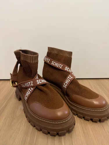 Bota Schutz 