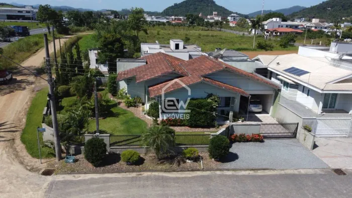 Casa Térrea à Venda no Centro de Massaranduba, SC
