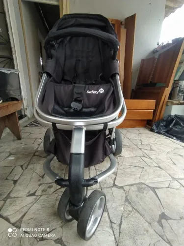 Carrinho de bebê com Moisés safety 1st mobi 