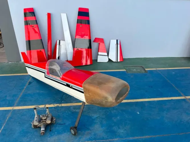 Aeromodelo Extra 300 35% com motor