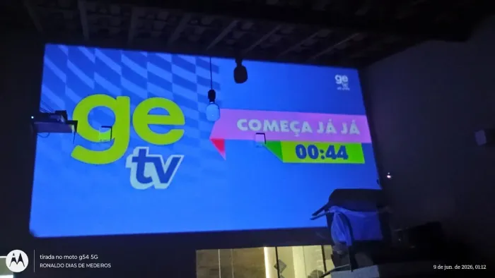 Projetor LED HY300 ATE 120"POMEGADAS