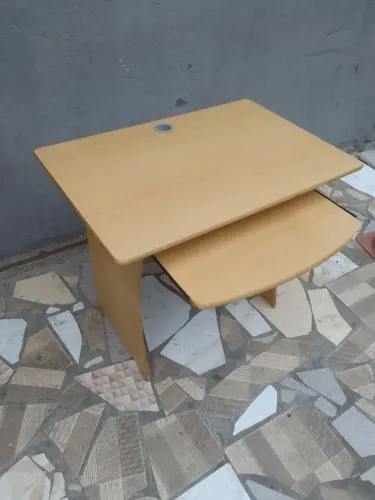 Vendo mesa pra computador 80 reais