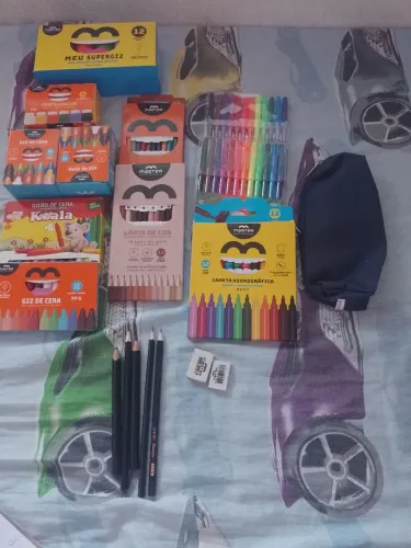 Vendo  Matérias Escolares livraria  