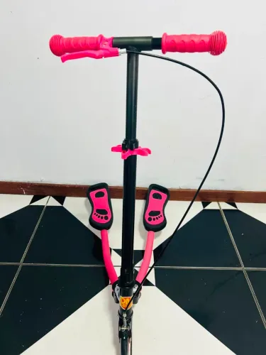 PATINETE FLICKER ROSA INFANTIL C/ FREIO - REGULÁVEL