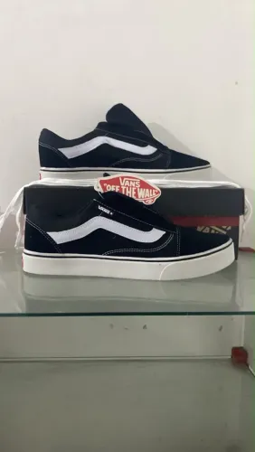 Tênis estiloso vans casual