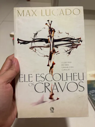 Livro ele escolheu os cravos de Mac Lucado