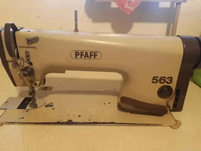 1 MAQUINA INTERLOCK YAMATA - R$ 500,00 e 1 MAQUINA COSTURA RETA INDS. PFAFF 563- R$ 500,00