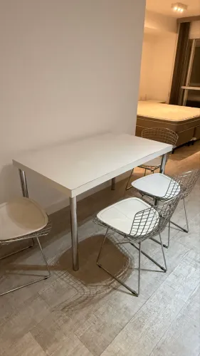 Mesa com 4 cadeiras