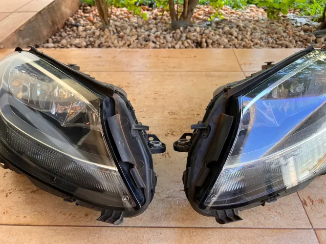 Farol Mercedes C180 C200 - Leia o Anúncio 