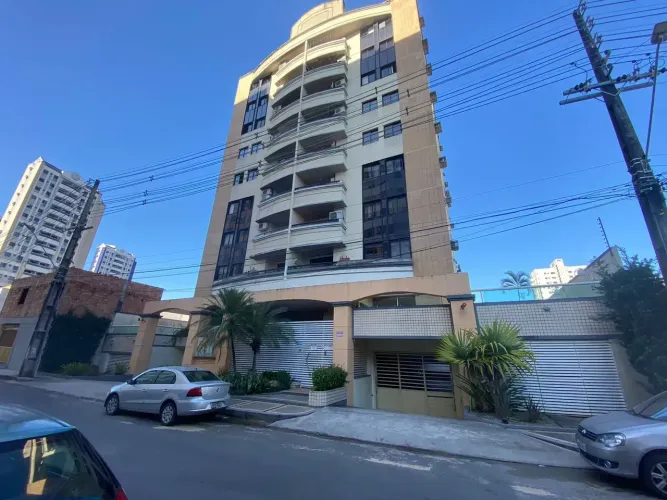 Apartamento 4º andar, na melhor região de Manaus, 3 quartos sendo 1 suíte, condomínio Fech