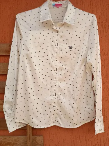 Camisa de grife em seda.