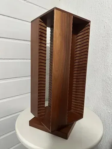 Vendo porta CD de madeira giratório