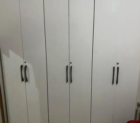 Guarda-Roupa 6 portas