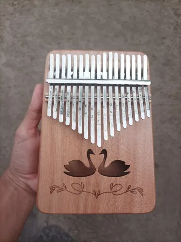 Kalimba completa 17 teclas + acessórios ( RESERVADO) !!