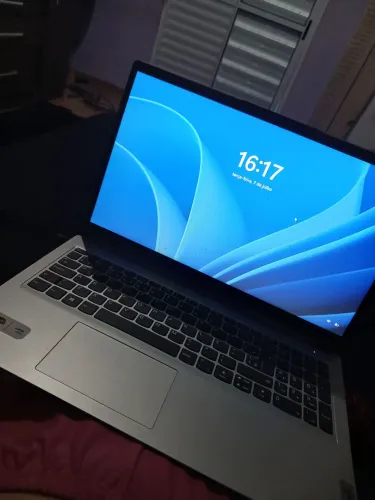 Notebook Lenovo IdeaPad 1 15IGL7 - Ótimo Estado e Funcionando Perfeitamente
