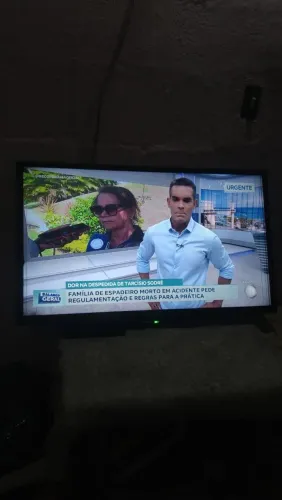 TV Sony 32  polegadas,com controle. 