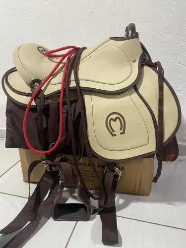 Vende-se sela de cavalo para passeio