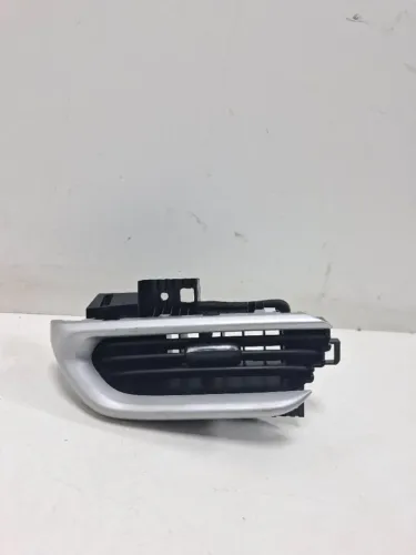 Difusor De Ar Condicionado Esquerdo Chevrolet Tracker 21/22