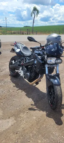 VENDO OU NEGÓCIO MOTO IMPECÁVEL ACEITO TROCA POR VEICULOS ANTIGOS 