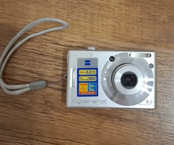 Camera Digital Sony DSC W30 - Funcionando perfeitamente!!! Com bateria!