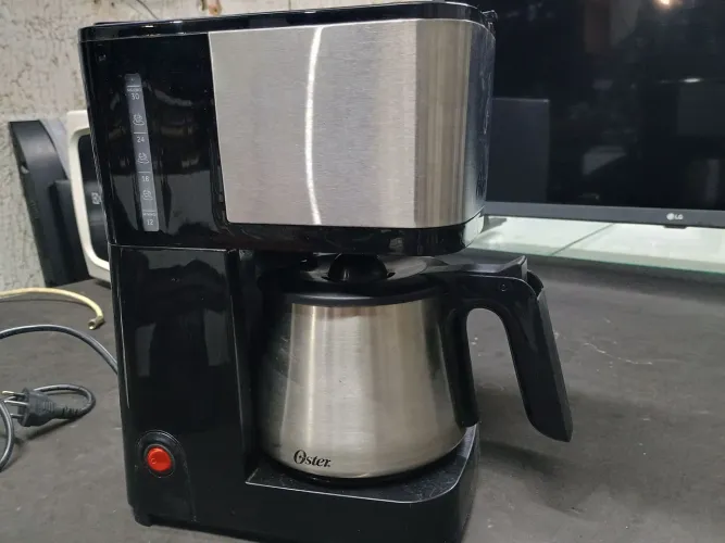 Cafeteira elétrica Oster grande