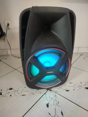 Vende-se Caixa de som semi nova
