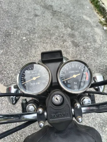 Suzuki intruder