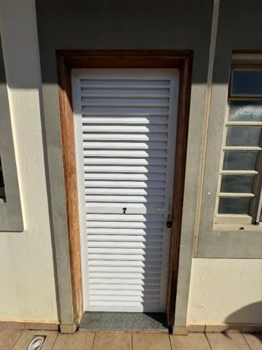 Aluga-se Flat Mobiliado com Vaga de Garagem