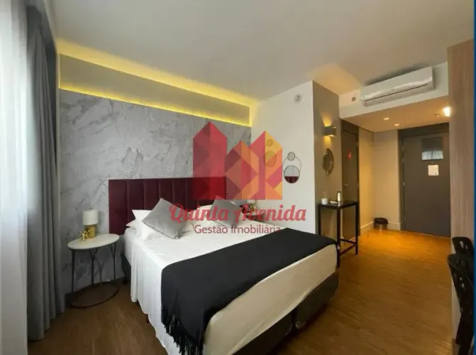 Apto mobiliado no Stay Batel, andar alto, ótima rentabilidade!