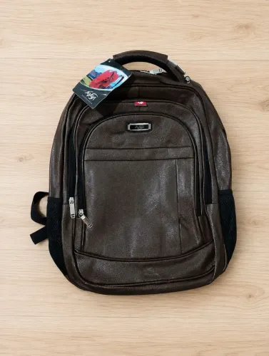 Mochila de couro e reforçada - Ótimo espaço interno