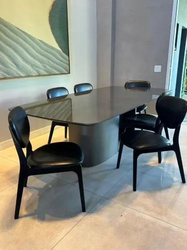 Mesa de jantar com tampo em vidro