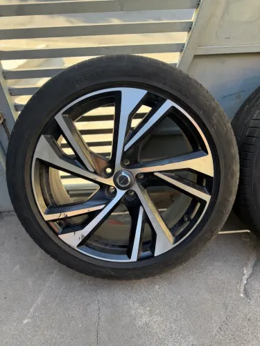 Jogo de rodas Volvo Xc40 aro 20 original com pneus 