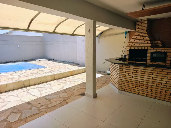 Alugo excelente casa no condomínio fraternidade.