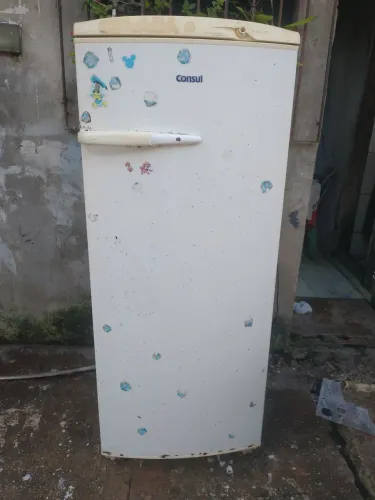 Vendo geladeira cônsul pequena
