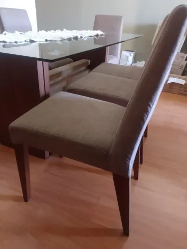 Mesa moderna de vidro em ótimo estado para 6 pessoas com cadeiras