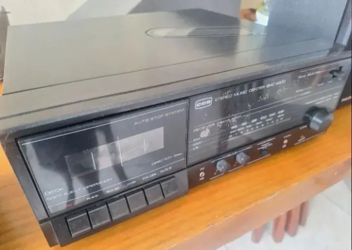 Vitrola toca disco CCE 